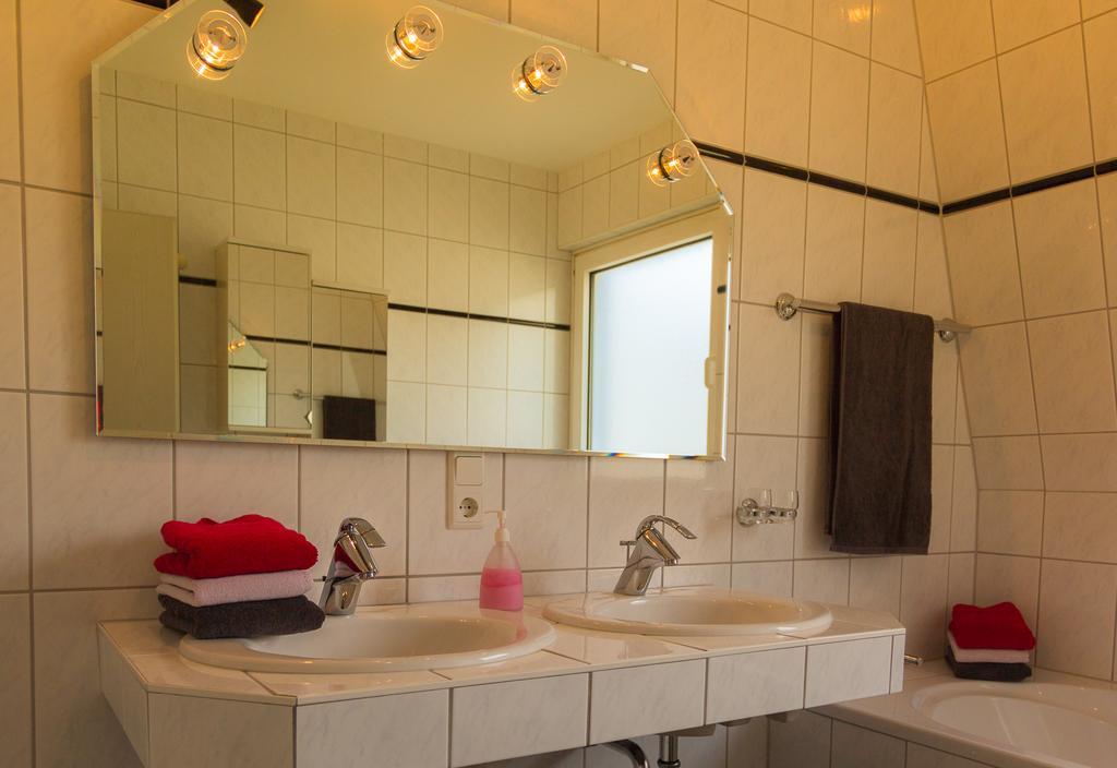 Ferienwohnung Weber-Rolinger Andernach Esterno foto
